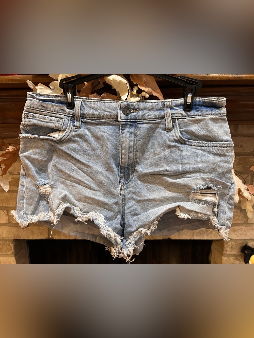 Kut from the Kloth Light Wash Distressed Denim Shorts EUC